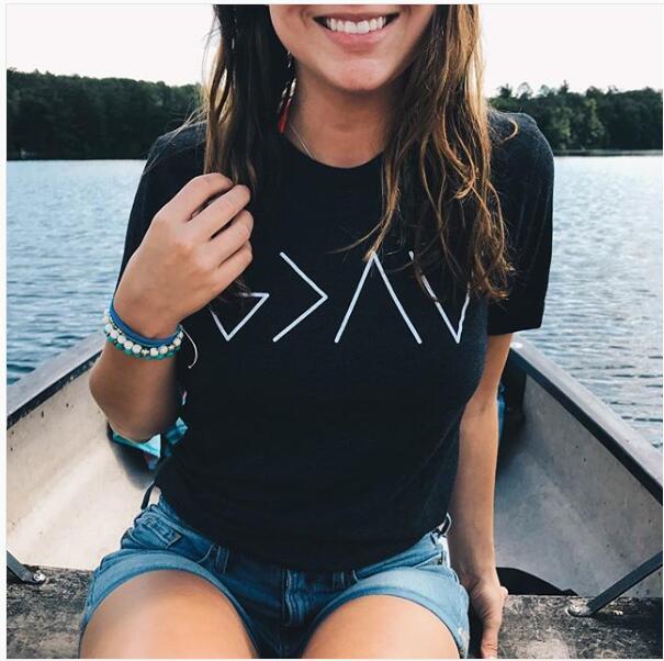 Good Girl Greek Playera Manga Corta